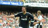 Real rout Valencia, Barca labour past Osasuna