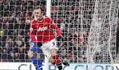 United striker Berbatov fit to face Arsenal