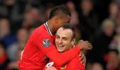 Berbatov treble puts Man United level with City