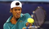 Federer eases past Somdev in Dubai