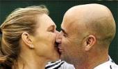 Agassi shows 'nude' image of wife Graf at auction