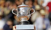 Li beats Schiavone to win French Open title