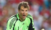 Arsenal mull signing former keeper Lehmann