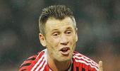 Milan's Cassano out for months, to have surgery