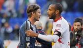 Beckham 'assists' Galaxy to get playoff edge