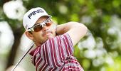 Oosthuizen leads Masters, Woods four back