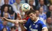 Bundesliga: Huntelaar sends Schalke into CL