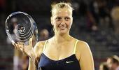 Kvitova overcomes wobble, Li Na to claim Montreal title