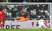 Swansea reach League Cup semifinals