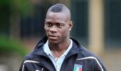 City's Balotelli in fresh row over 'unjustified' fine