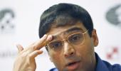 Anand urges Tendulkar to continue playing