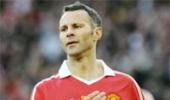 Giggs extends Man United contract for another year