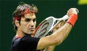 Rampant Federer crushes Davydenko, Nadal toils in Doha