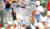 Serena beats Vandeweghe, jet lag to defend Stanford title