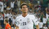 Gomez brace gives Germany 2-1 win over Dutch