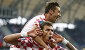 Mandzukic strike earns Croatia draw against Italy