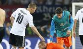 Netherlands cling to dream with Germany's help