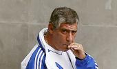 Smoking helps me think, says Greece coach Santos