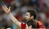 Fabregas leaves Portugal in pain to send Spain through