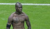 Balotelli brace sends Italy into final