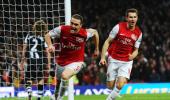 EPL PHOTOS: Arsenal strike late to turn up heat on Spurs