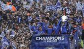 Photos: London turns blue as Champions Chelsea return