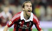 Milan scorer Flamini sent off in draw, Inter lose