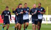 Rooney trains with England, expected to feature