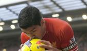 EPL PHOTOS: Suarez puts Liverpool top as Manchester City hit four