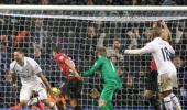 Dempsey denies United with late equaliser for Spurs