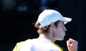 Murray strolls into last four at Melbourne Park