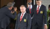 Man United's Rooney out for a month with injury