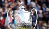 Murray recovers to win Queen's title