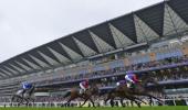 PHOTOS: British Queen enjoys Royal Ascot Gold Cup triumph