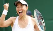 Grand old lady of women's tennis reaches Wimbledon 3rd round