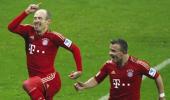 Bayern crush Hamburg 9-2 to stride towards title