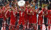 PIX: Bayern lift Bundesliga trophy