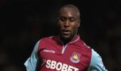 Former England striker Cole to leave West Ham