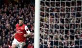 Arsenal extend lead after victory at Southampton