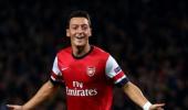 Ozil inspires Arsenal to victory over Napoli