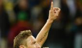 Serie A: Totti, Strootman help Roma maintain perfect start