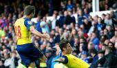 EPL PHOTOS: Arsenal salvage late Everton draw, Chelsea win