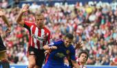 Sluggish United held by Sunderland, Spurs thrash QPR