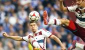 Bundesliga: Lewandowski scores but Bayern held at Schalke