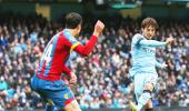 EPL PHOTOS: Silva gives Manchester City win, United held