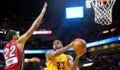 NBA: Applause and defeat for LeBron in Miami return