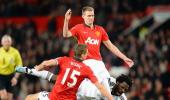 EPL PHOTOS: Moyes can smile as United sink Swansea; Chelsea on top