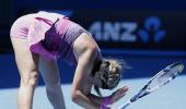 Azarenka beats herself up to lose title defence