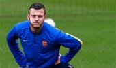 Arsenal's Wilshere out for six weeks with fractured foot