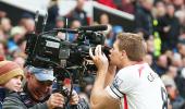 EPL PHOTOS: Gerrard-inspired Liverpool thrash United; Arsenal win